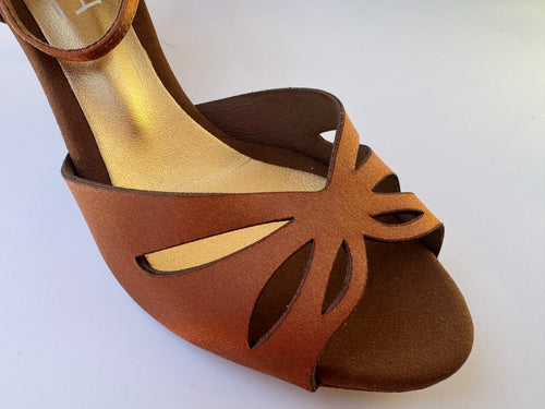 Angela, 2 in heel